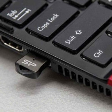 Флеш накопитель USB 2.0 SiliconPower Touch T01 32Gb Черный